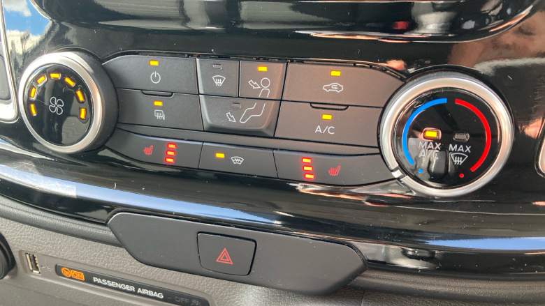 Ford Transit Custom 320 L1 Diesel Fwd 2.0 EcoBlue 170ps Low Roof D/Cab Limited Van Auto